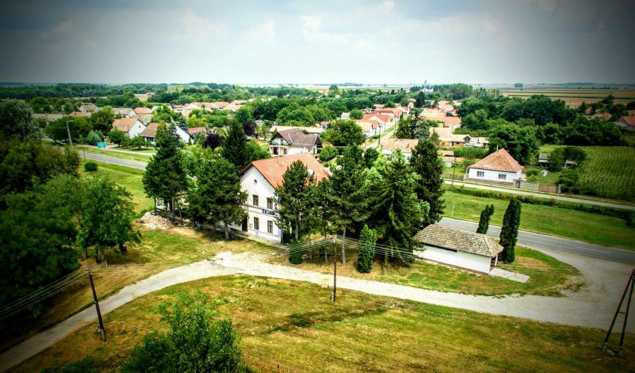 Locomotiv Vendégház Hercegszanto Extérieur photo